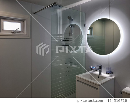 clean and modern bathroom interior 124516716
