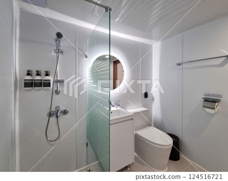 clean and modern bathroom interior 124516721