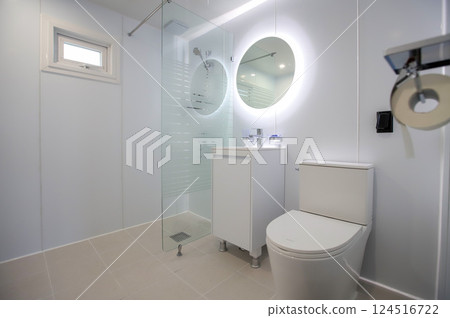 clean and modern bathroom interior clean and modern bathroom interior 124516722