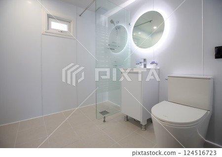 clean and modern bathroom interior clean and modern bathroom interior 124516723