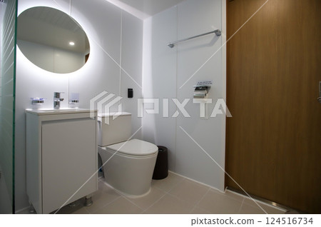 clean and modern bathroom interior clean and modern bathroom interior 124516734