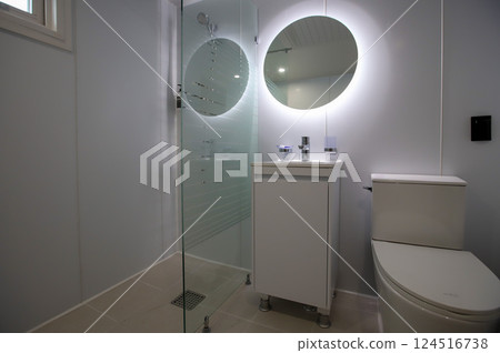 clean and modern bathroom interior 124516738