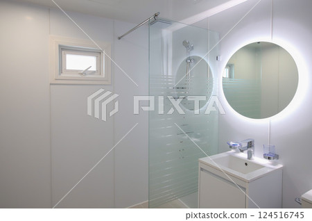 clean and modern bathroom interior 124516745
