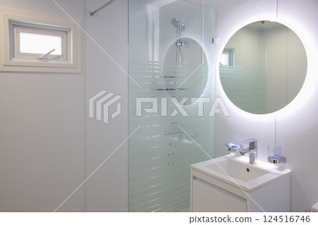 clean and modern bathroom interior 124516746