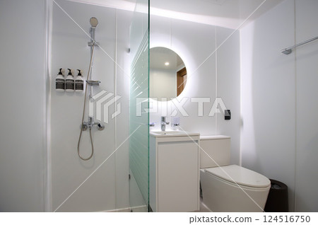 clean and modern bathroom interior clean and modern bathroom interior 124516750