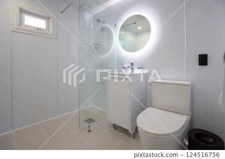clean and modern bathroom interior clean and modern bathroom interior 124516756