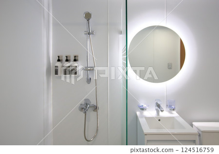 clean and modern bathroom interior 124516759