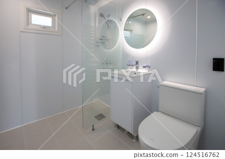 clean and modern bathroom interior clean and modern bathroom interior 124516762