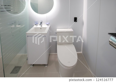 clean and modern bathroom interior clean and modern bathroom interior 124516777