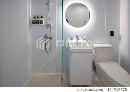 clean and modern bathroom interior clean and modern bathroom interior 124516778