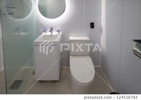 clean and modern bathroom interior clean and modern bathroom interior 124516783