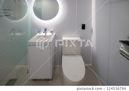 clean and modern bathroom interior clean and modern bathroom interior 124516784
