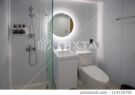 clean and modern bathroom interior clean and modern bathroom interior 124516785