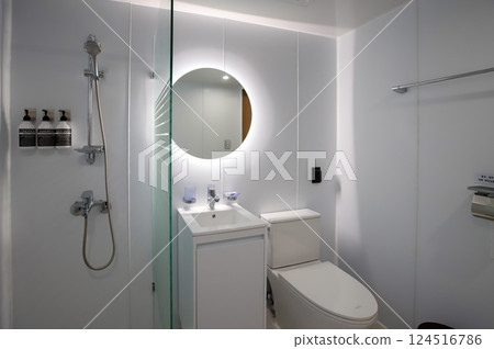 clean and modern bathroom interior 124516786