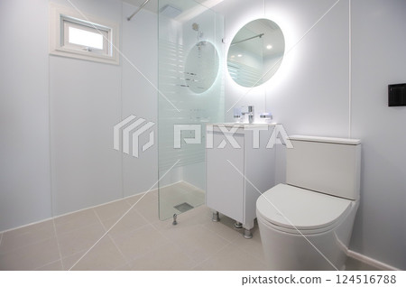 clean and modern bathroom interior clean and modern bathroom interior 124516788