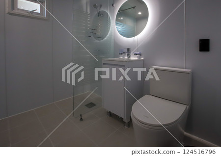 clean and modern bathroom interior clean and modern bathroom interior 124516796