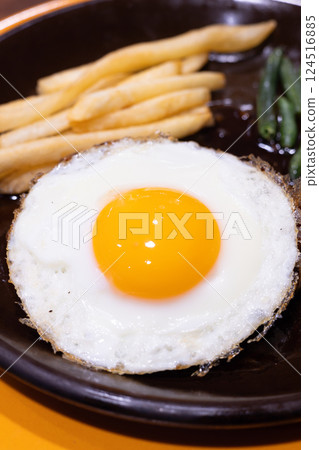 delicious fried egg hamburger delicious fried egg hamburger 124516885
