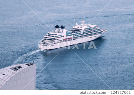 日本橫濱市容首次抵達的新光碼頭的Seabourn Quest於傍晚出發......=30日 124517661