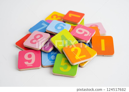 Number wood block cubes for learning Mathematic, education math. Number wood block cubes for learning Mathematic, education math. 124517682