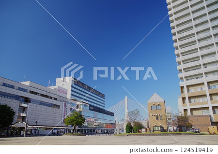 晴天的青森車站和站前廣場 晴天的青森車站和站前廣場 124519419