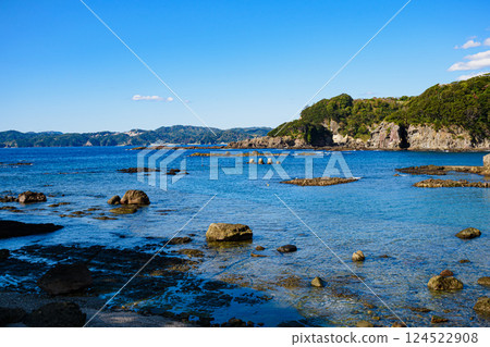 Spectacular views of the ocean and rocks of Minamiizu 124522908
