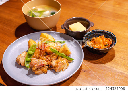 日式炒雞馬鈴薯套餐 124523008
