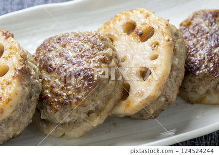 A close-up of lotus root stuffed with meat. 124524244