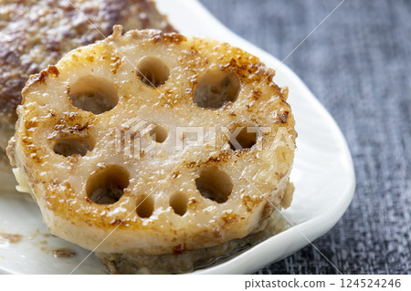 A close-up of lotus root stuffed with meat. 124524246