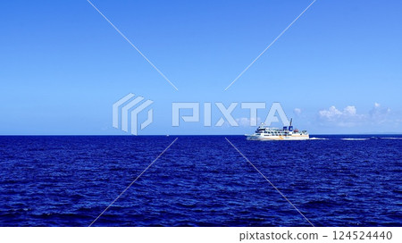 前往沖繩縣那霸海岸的渡輪座間味號 124524440