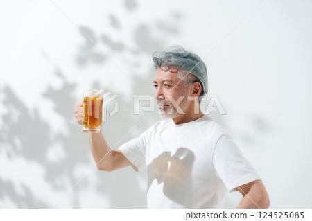 Men beer 124525085
