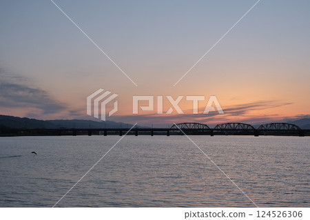 早上在河床上 早上在河床上 124526306