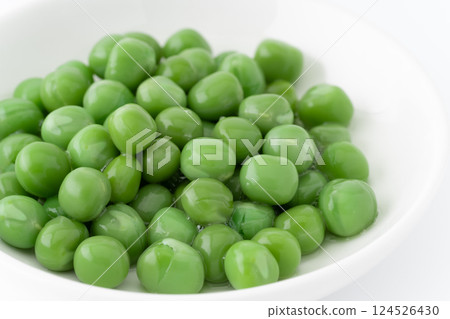 Close-up of cooked green peas 124526430