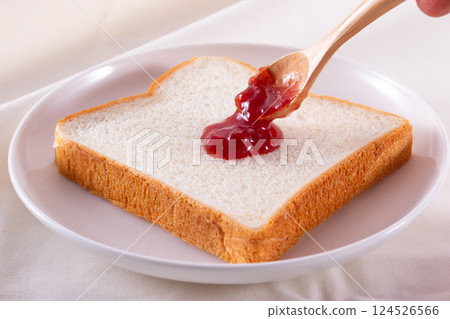 Delicious toast and jam 124526566