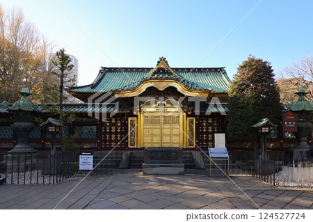 Japanese Shrine Courtyard with Tourists, Tokyo Dec 10 2024 Japanese Shrine Courtyard with Tourists, Tokyo Dec 10 2024 124527724
