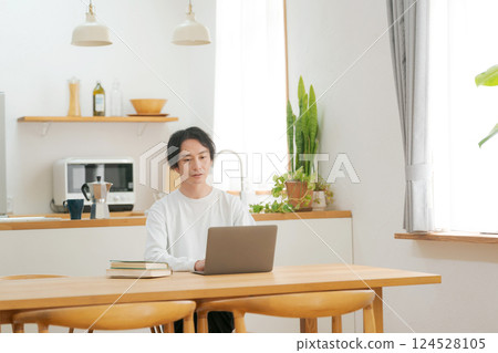 A man who uses a personal computer in the living room 124528105