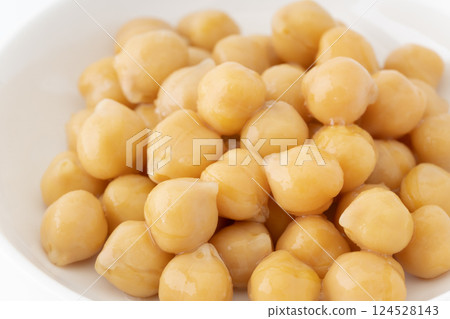 Close-up of boiled chickpeas 124528143