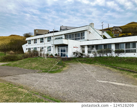 由 Yoshiya Tagami 設計的 Muroran 青年旅舍 由 Yoshiya Tagami 設計的 Muroran 青年旅舍 124528209