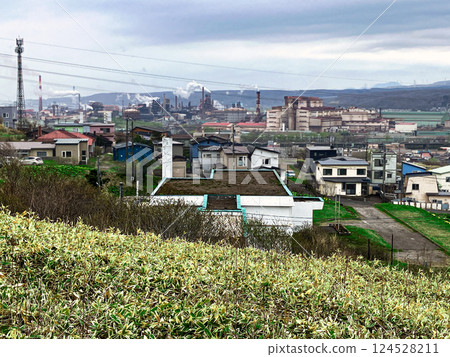 Muroran Youth Hostel, viewed from above, Muroran City, Hokkaido, cloudy, designed by Yoshiya Tanoue. Muroran Youth Hostel, viewed from above, Muroran City, Hokkaido, cloudy, designed by Yoshiya Tanoue. 124528211