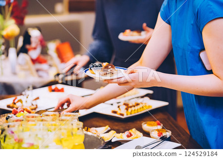 Dessert buffet - sharing 124529184