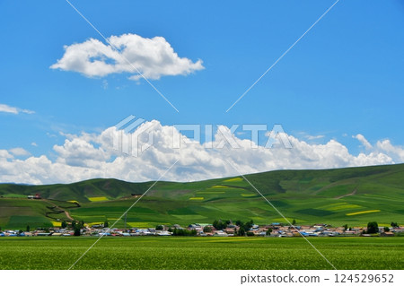 Photo of the mountains and valleys of Qilian Mountains, Qinghai Province, China Photo of the mountains and valleys of Qilian Mountains, Qinghai Province, China 124529652