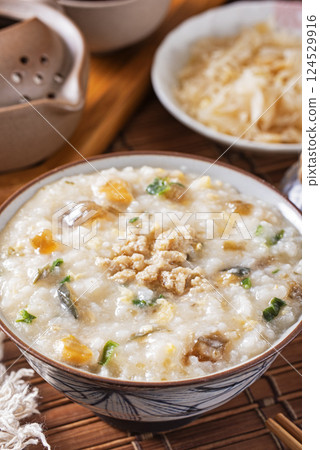 Minced pork congee with preserved egg Minced pork congee with preserved egg 124529916