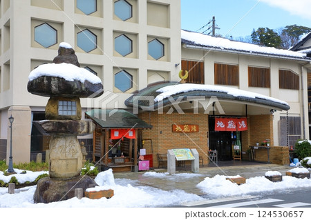 Kinosaki Onsen Snow Scene 124530657