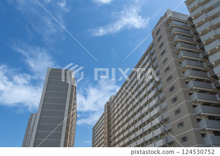 Autumn and the apartment Autumn and the apartment 124530752