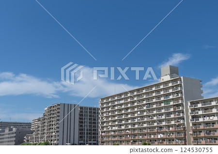 秋天和公寓 124530755