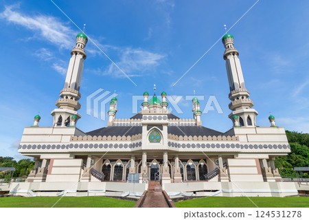 Masjid Duli Pengiran Muda Mahkota Pengiran Muda Haji Al-Muhtadee Billah mosque in Bandar Seri Begawan, Brunei 124531278