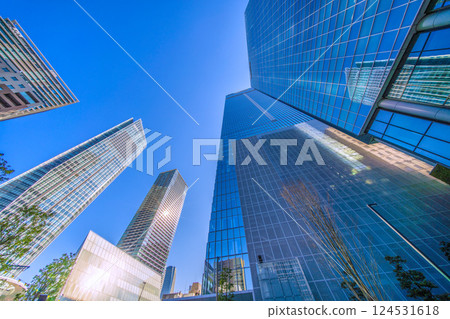 A new view of the Tokyo cityscape in Japan. Minato Ward's Meishu Park opens next to Toranomon Hills Station Tower (Toranomon Hills Station) A new view of the Tokyo cityscape in Japan. Minato Ward's Meishu Park opens next to Toranomon Hills Station Tower (Toranomon Hills Station) 124531618
