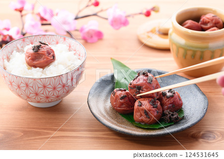Bonito plum Kishu Nanko plum (pickled plum) Bonito plum Kishu Nanko plum (pickled plum) 124531645
