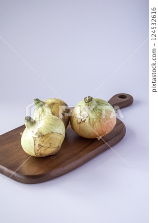 3 fresh onions 124532616