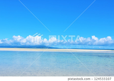Okinawa Taketomi Island blue sky and sea Okinawa Taketomi Island blue sky and sea 124533107