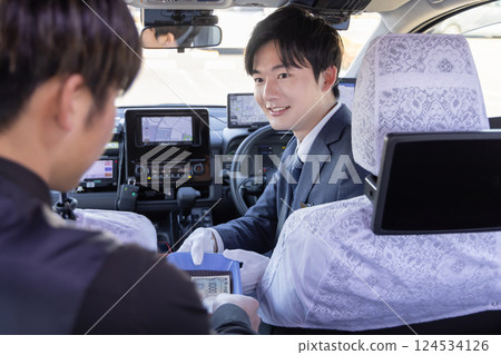 計程車費用:現金支付 計程車費用:現金支付 124534126